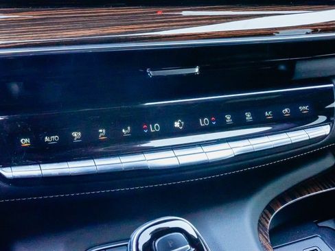 Certified 2021 Cadillac Escalade ESV Luxury RWD image 17