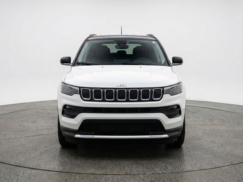 Used 2025 Jeep Compass Limited image 2