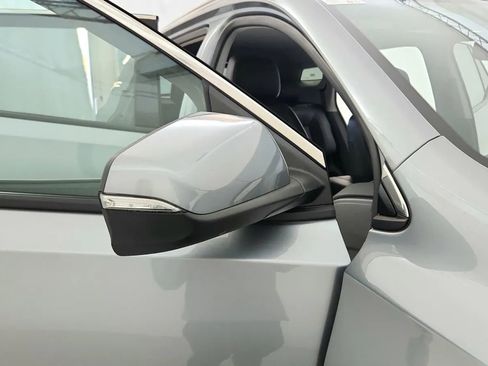 Used 2023 GMC Terrain SLT image 18