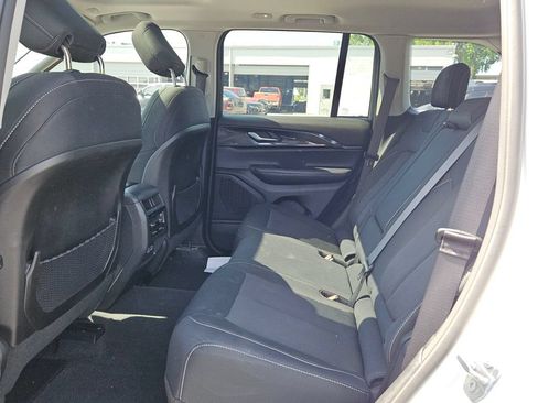 Used 2023 Jeep Grand Cherokee Laredo w/ Luxury Tech Group I AWD/4WD image 11