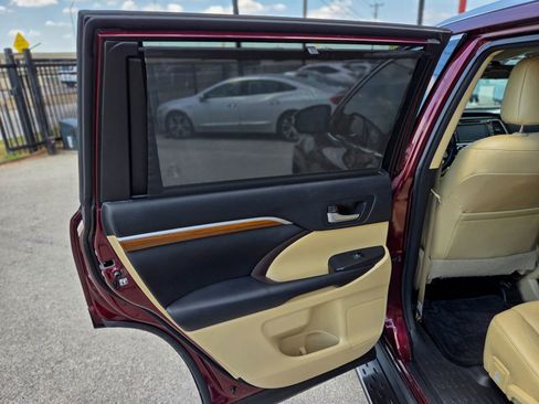 Used 2017 Toyota Highlander Limited Platinum image 12