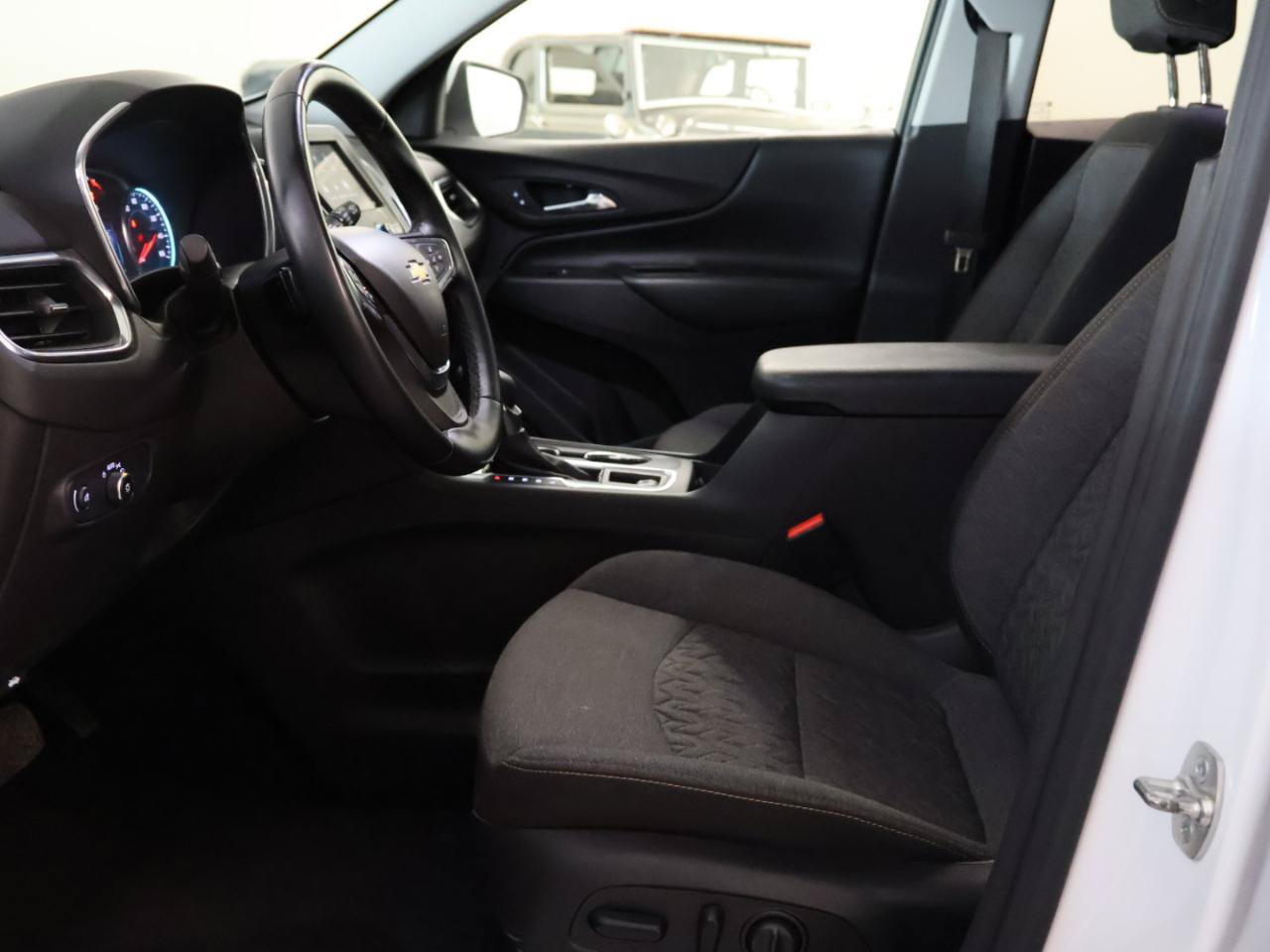 Used 2024 Chevrolet Equinox LT FWD image 35
