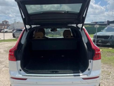 Used 2023 Volvo XC60 B5 Ultimate w/ Climate Package AWD/4WD image 4