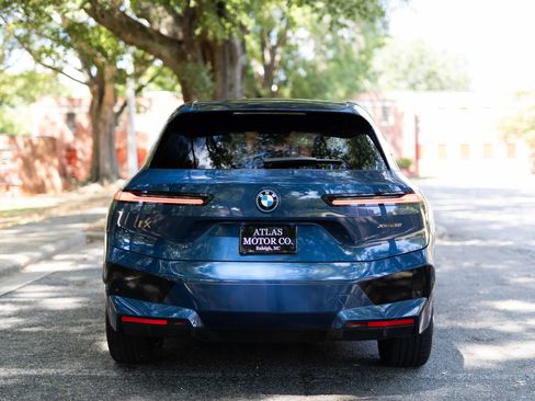 Used 2024 BMW iX xDrive50 w/ Premium Package AWD/4WD image 10