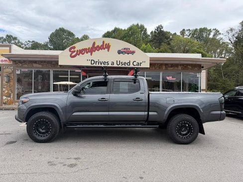 Used 2018 Toyota Tacoma SR5 image 2