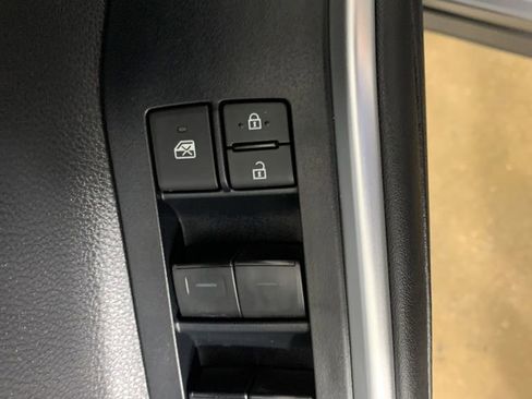 Used 2024 Toyota Highlander XLE AWD/4WD image 18