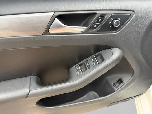 Used 2013 Volkswagen Jetta SEL FWD image 19