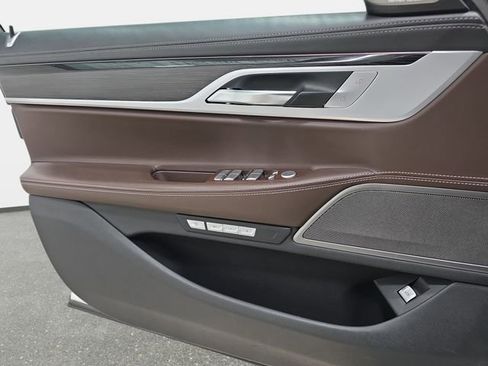 Used 2018 BMW 740i xDrive image 26