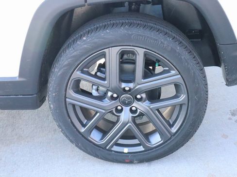 New 2026 Jeep Compass Latitude image 17