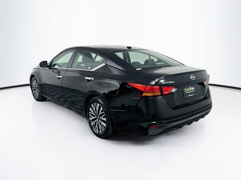 Used 2025 Nissan Altima 2.5 SV FWD image 5