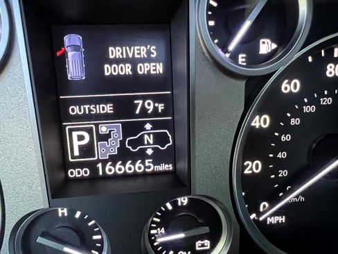 Used 2013 Lexus LX 570 4WD image 31