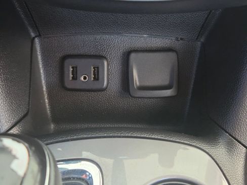 Used 2019 Chevrolet Cruze LT FWD image 39