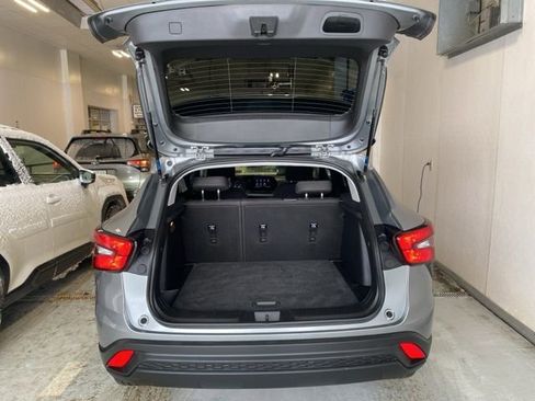 Used 2025 Chevrolet Trax LS w/ LS Convenience Package image 7