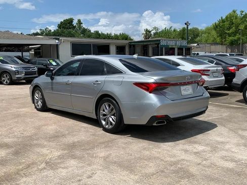 Used 2019 Toyota Avalon XLE w/ Moonroof Package FWD image 5