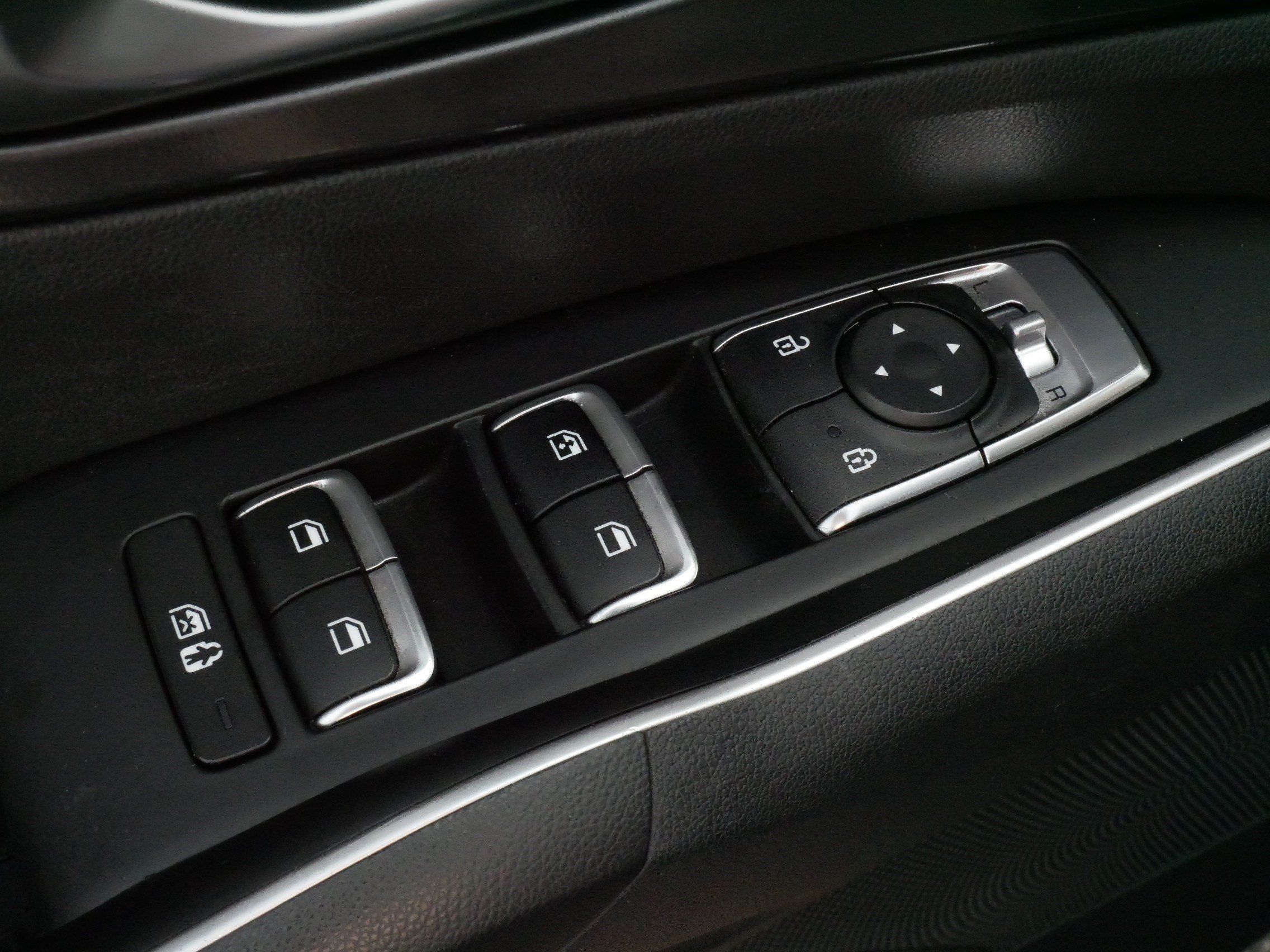 Used 2022 Kia Sorento S FWD image 19