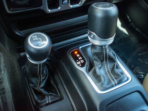 Used 2021 Jeep Wrangler Unlimited Sahara image 32