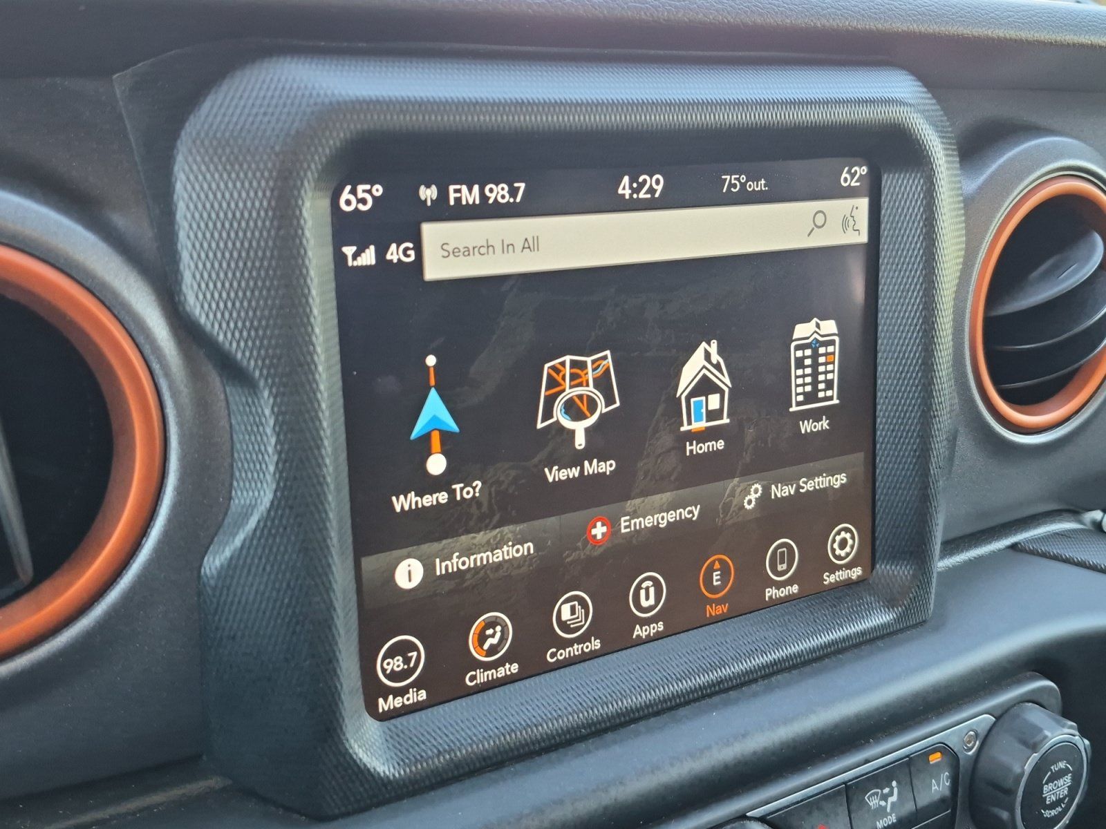 Used 2023 Jeep Gladiator Mojave AWD/4WD image 14