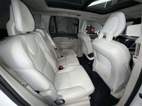Used 2020 Volvo XC90 T6 Momentum w/ Protection Package Premier image 16