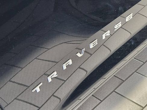 Used 2025 Chevrolet Traverse LT w/ Driver Confidence Package FWD image 9