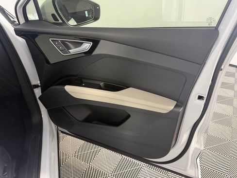 Used 2025 Audi Q4 e-tron Premium w/ Convenience Package RWD image 36