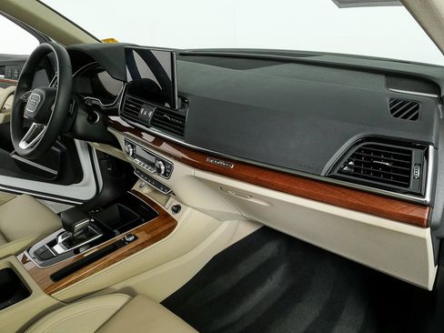 Used 2021 Audi Q5 Prestige w/ Prestige Package image 24