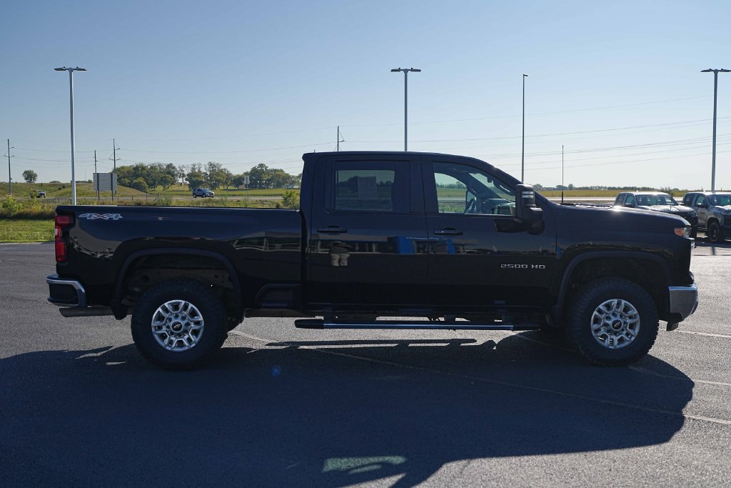 Used 2025 Chevrolet Silverado 2500 LT w/ Convenience Package AWD/4WD image 6
