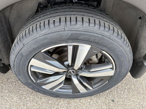 Used 2023 Nissan Rogue SL AWD/4WD image 10