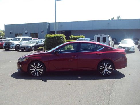 Used 2022 Nissan Altima 2.5 SR AWD/4WD image 2