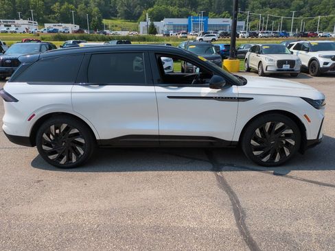 Used 2024 Lincoln Nautilus Reserve w/ Equipment Group 202A image 5