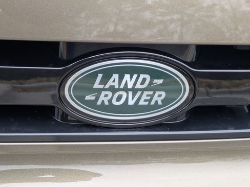 Used 2025 Land Rover Defender 110 X-Dynamic SE image 33