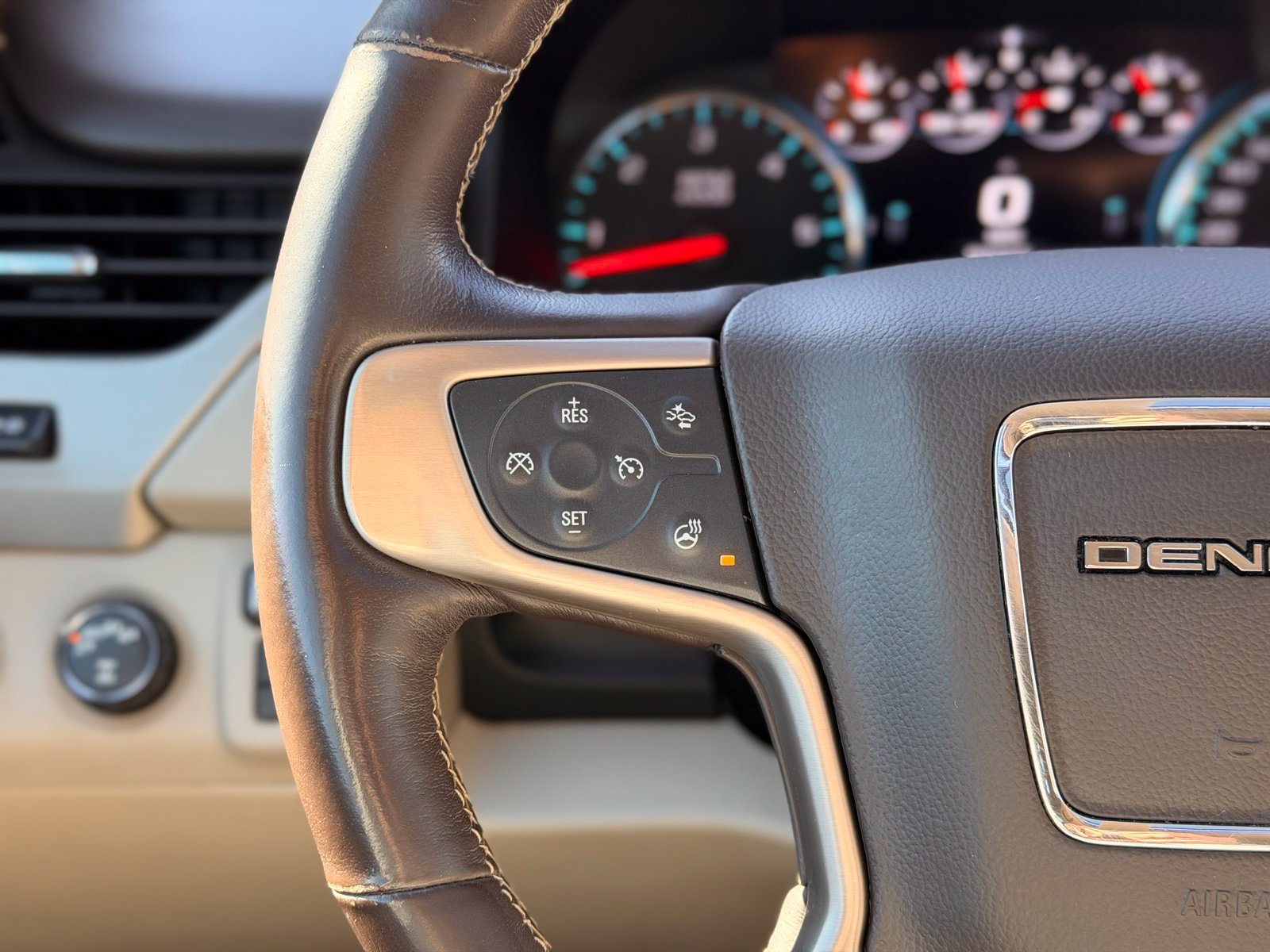 Used 2018 GMC Yukon XL Denali w/ Open Road Package AWD/4WD image 38