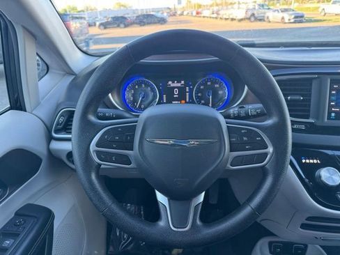 Used 2020 Chrysler Voyager Lxi FWD image 22
