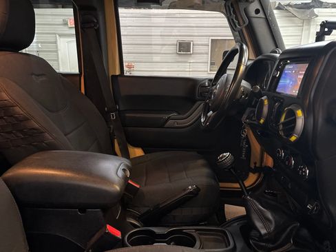 Used 2014 Jeep Wrangler Unlimited Sport w/ Quick Order Package 23S AWD/4WD image 29