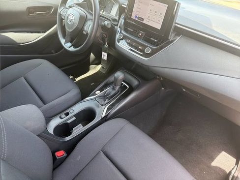 Used 2025 Toyota Corolla LE FWD image 16