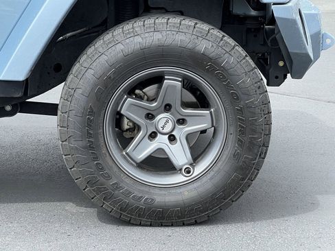 Used 2012 Jeep Wrangler Unlimited Sahara AWD/4WD image 16