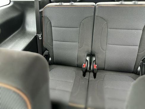 Certified 2023 GMC Acadia AT4 image 27