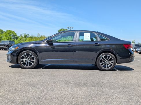 Used 2024 Volkswagen Jetta Sport image 6