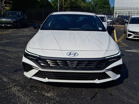 Certified 2025 Hyundai Elantra Sport FWD image 2