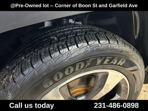 Used 2019 Jeep Cherokee Limited w/ Trailer Tow Group AWD/4WD image 12