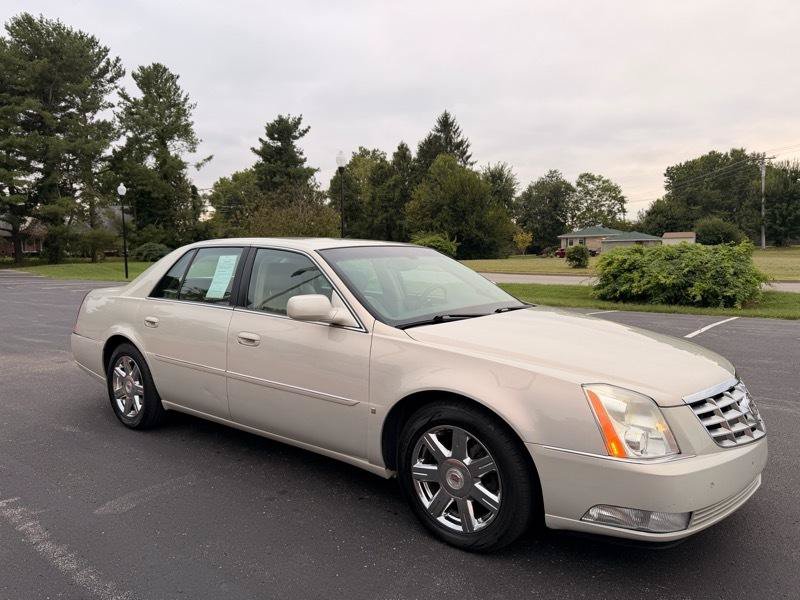 Used 2007 Cadillac DTS Luxury I w/ Trunk Convenience Package FWD image 3