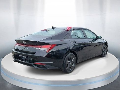 Certified 2023 Hyundai Elantra SEL FWD image 4