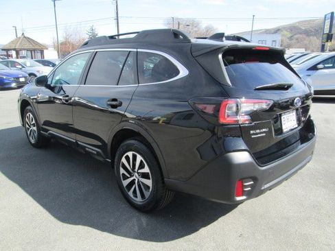 Used 2022 Subaru Outback Premium image 4