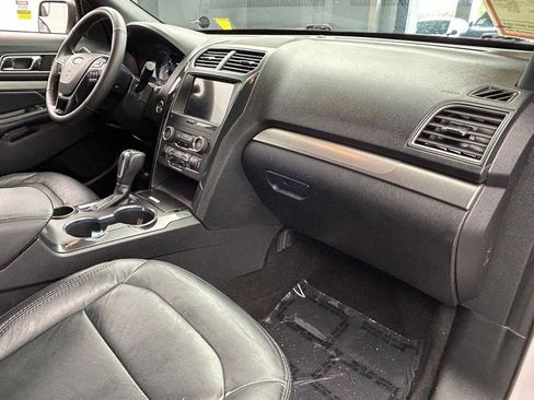 Used 2018 Ford Explorer XLT w/ Equipment Group 202A FWD image 46
