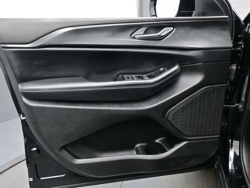 Used 2024 Jeep Grand Cherokee L Altitude image 9