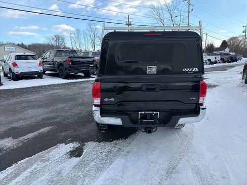 Used 2016 Toyota Tacoma SR5 w/ Towing Package image 7