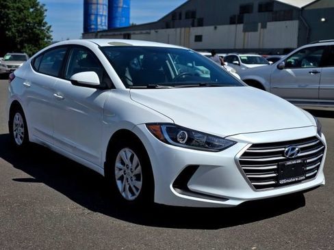 Used 2018 Hyundai Elantra SE FWD image 1
