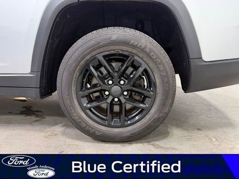Used 2023 Jeep Grand Cherokee L Laredo AWD/4WD image 8