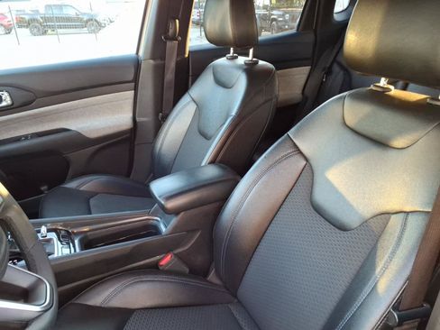 Used 2024 Jeep Compass Latitude AWD/4WD image 12