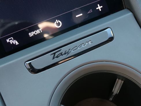 Used 2021 Porsche Taycan image 20