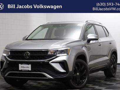Used 2023 Volkswagen Taos SE w/ Panoramic Sunroof Package